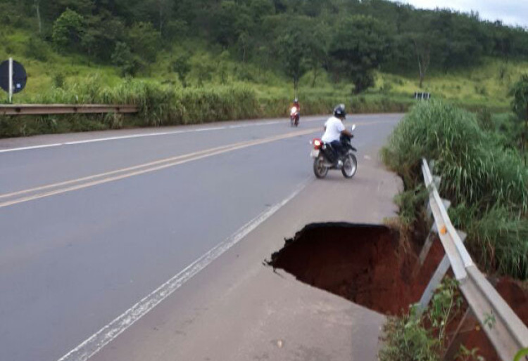 Trecho da BR-364 em Alto Araguaia pode ficar bloqueado por até 7 dias, prevê DNIT