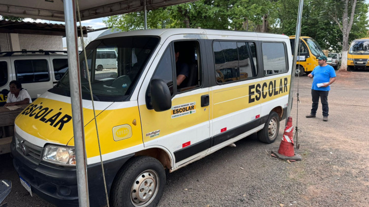 Veículos do transporte escolar terceirizado passam por vistoria em Alto Araguaia
