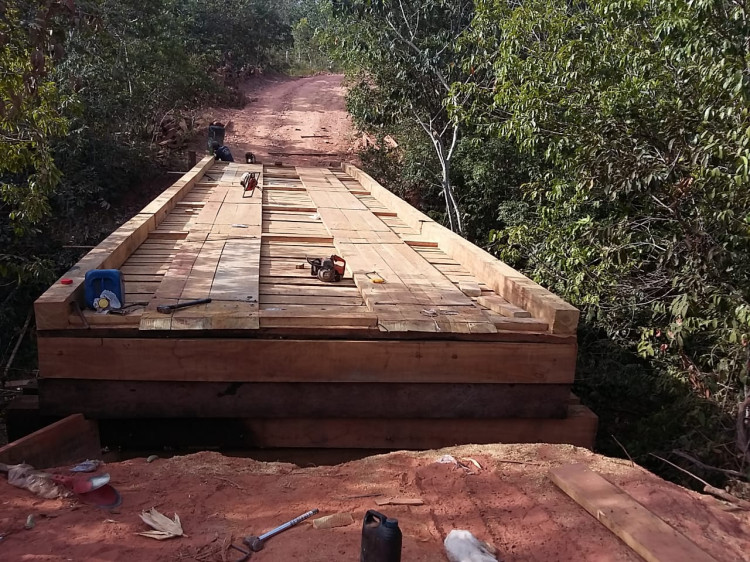 Prefeitura conclui reconstrução de ponte sobre o Córrego do Encalho na região da Baús
