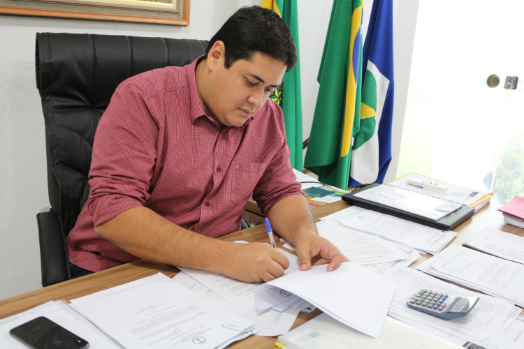 Prefeito Gustavo Melo autoriza pagamento de RGA aos servidores de Alto Araguaia