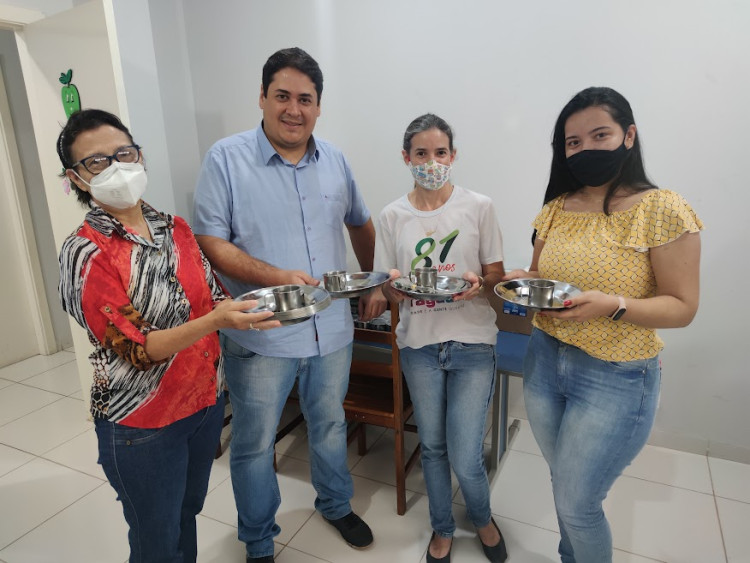 Prefeitura substitui pratos, talheres e copos de plástico da merenda escolar por utensílios de inox