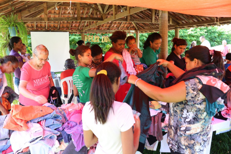 Assistência Social de Alto Araguaia promove bazar de roupas e encontro com mães no Jardim Novo Araguaia