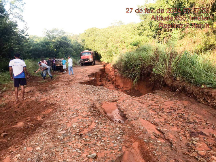 Fortes chuvas danificam estradas em áreas rurais em Alto Araguaia