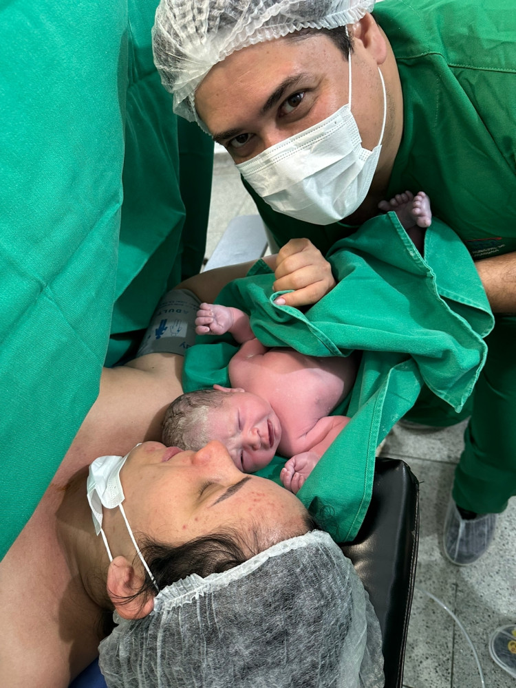 Prefeito Gustavo Melo comemora nascimento da filha Júlia Regina: “sem palavras”