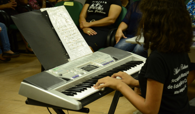 Projeto Tom Jobim está com inscrições abertas para atender 60 jovens e crianças