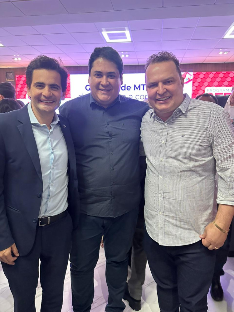 Prefeito Gustavo Melo participa de evento de assinatura do decreto do Programa Ser Família Habitação