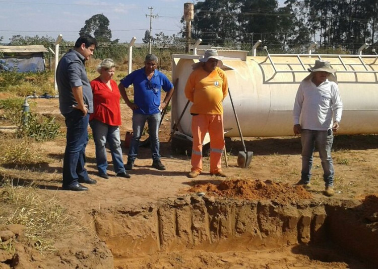 Prefeitura inicia serviço de instalação de reservatório de água na Casa do Mel