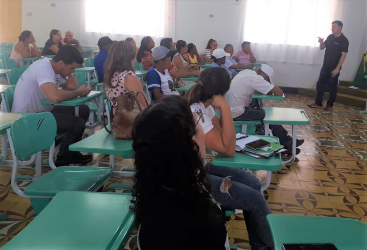 Pequenos produtores, Semapa e parceiros discutem produção e orientações para aumento de vendas